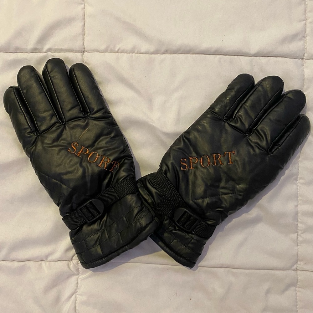 NWT Snow Gloves
